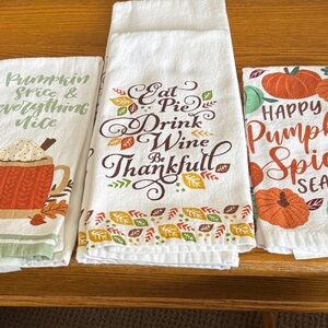 Thankful Fall Kitchen Towels - White with Autumn Leaves
